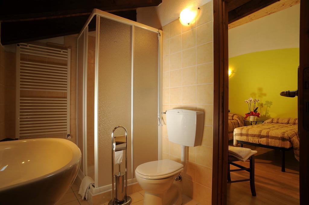 Maison Lombard Hotel Verrayes Værelse billede